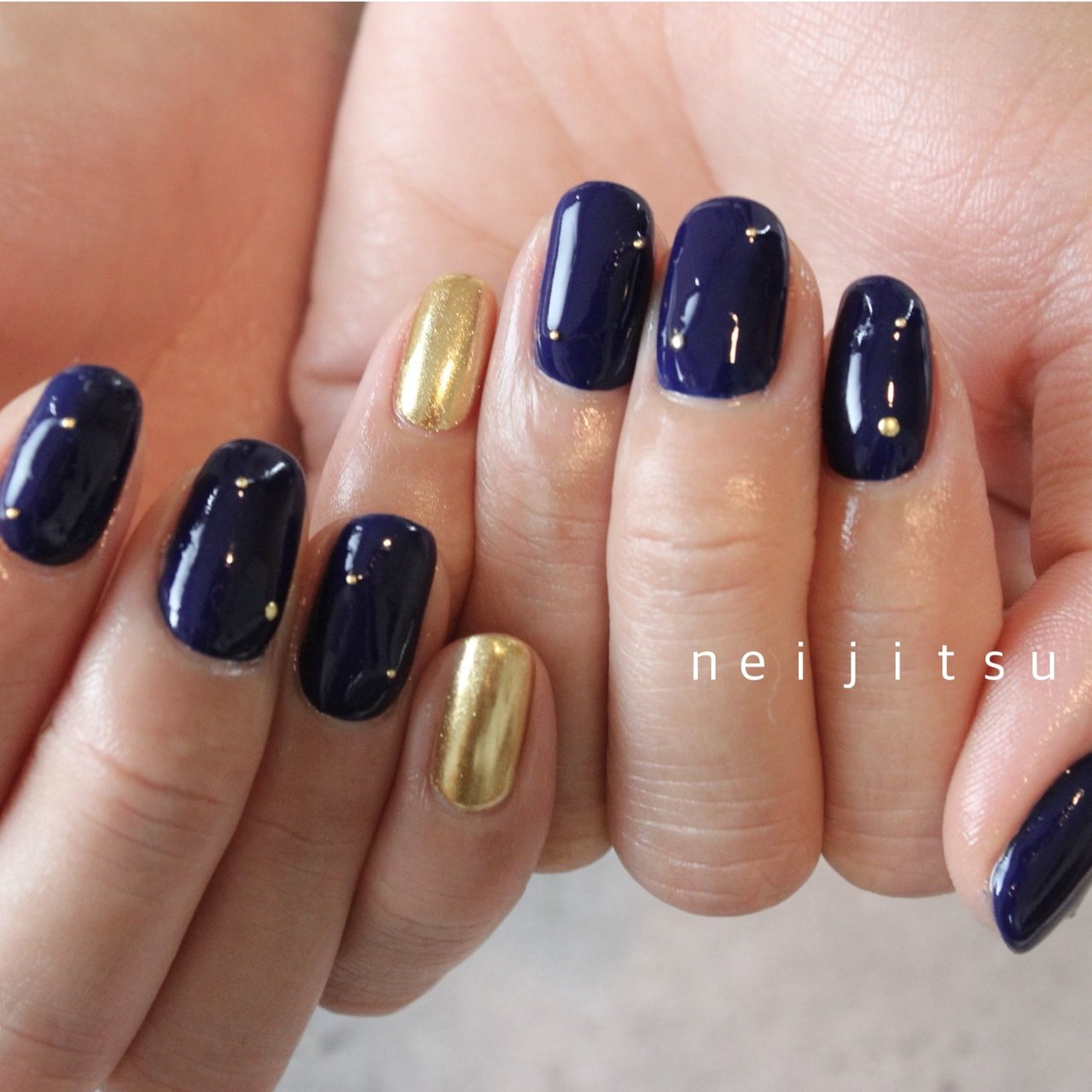 秋/冬/ハンド/ネイビー/ゴールド - ネイルサロン寧日 neijitsuのネイル