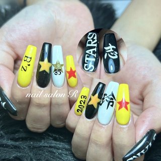 ライブネイル⭐️ ご来店ありがとうございました😊✨

初回ストーンつけ放題✨
初回他店オフ無料✨
ハンドジェル¥4000〜
スカルプチュア¥7000〜
フットジェル¥4000〜

ご予約、お問い合わせ、ご質問はDM、LINEよりお待ちしております☺️
nail salon Ｒ　ネイルサロンアール
LINE:@703hxxsb
Instagram:@nailsalonr 9
住所:岐阜県大垣市築捨町3-69
営業時間:9:00〜18:00
定休日なし
スタッフ4人、4席あり
駐車場4台分あります🚘
クレジット、QR決算OK💰
お子様ご来店OK👶
フィルイン導入店💅
持ちが悪い方や、爪が薄い方や、爪が弱い方は是非ご来店ください✨
映画、アニメ、ドラマ、YouTube見放題📺


#💅#ネイル #ネイルデザイン #デザインネイル #ジェルネイル #スクエアネイル #B’zネイル #星ネイル #ライブネイル #推しネイル #手書きアートネイル #ロングネイル #LIVE仕様ネイル #ハンドネイル #１０月ネイル #11月ネイル #艶ネイル #おしゃれネイル #大垣 #大垣ネイル #大垣ネイルサロン #岐阜ネイルサロン#ネイルサロンR #ネイル好きな人と繋がりたい #nail#naildesign#nailbook_fan#nailsalonR #夏 #秋 #オールシーズン #ライブ #ハンド #個性派 #ロング #スクエア #レッド #イエロー #ブラック #ジェルネイル #お客様 #nailsalon R 【ネイルサロンアール】 #ネイルブック