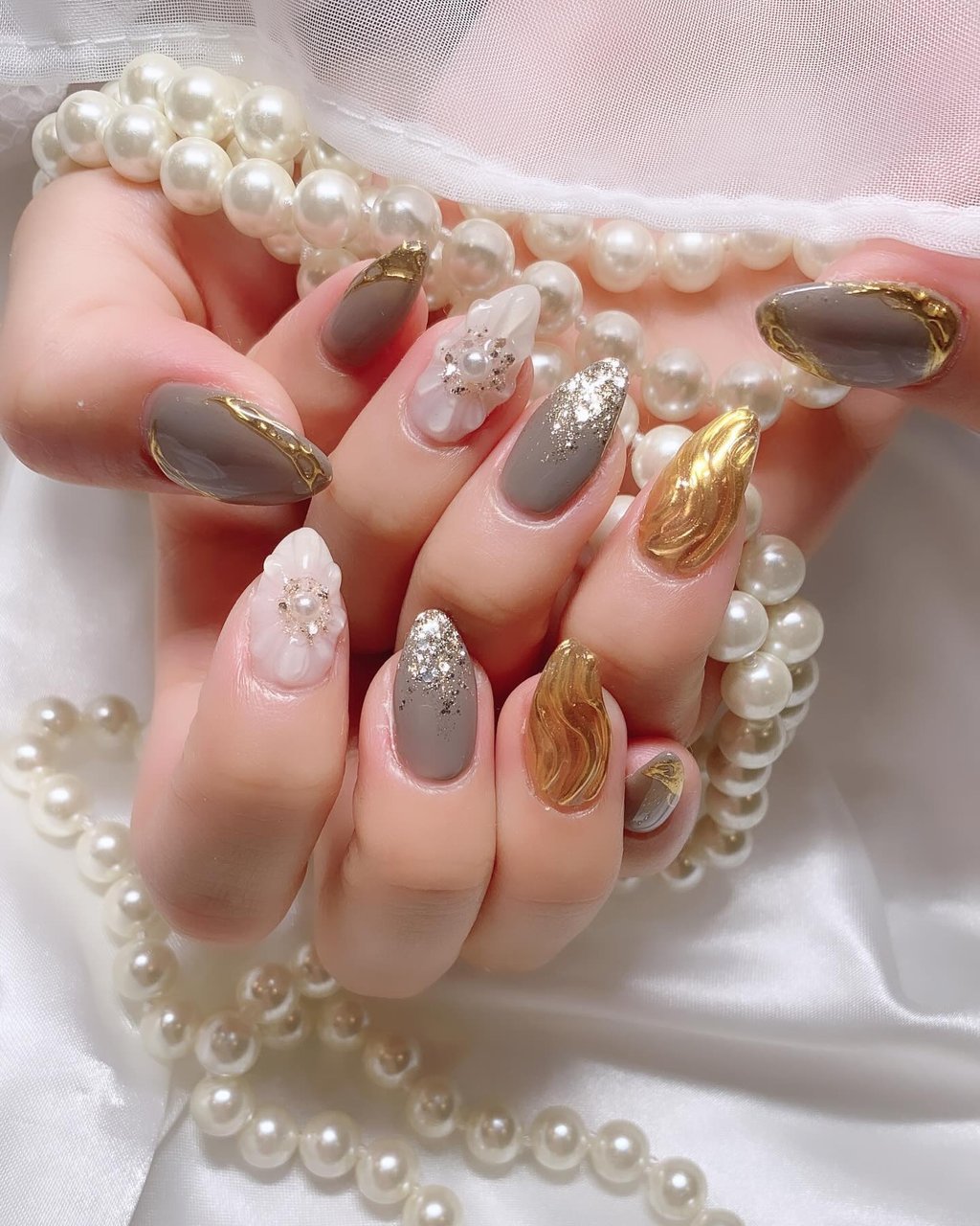 秋/成人式/フラワー/キラキラ/ワンホン - k.nail2525のネイル