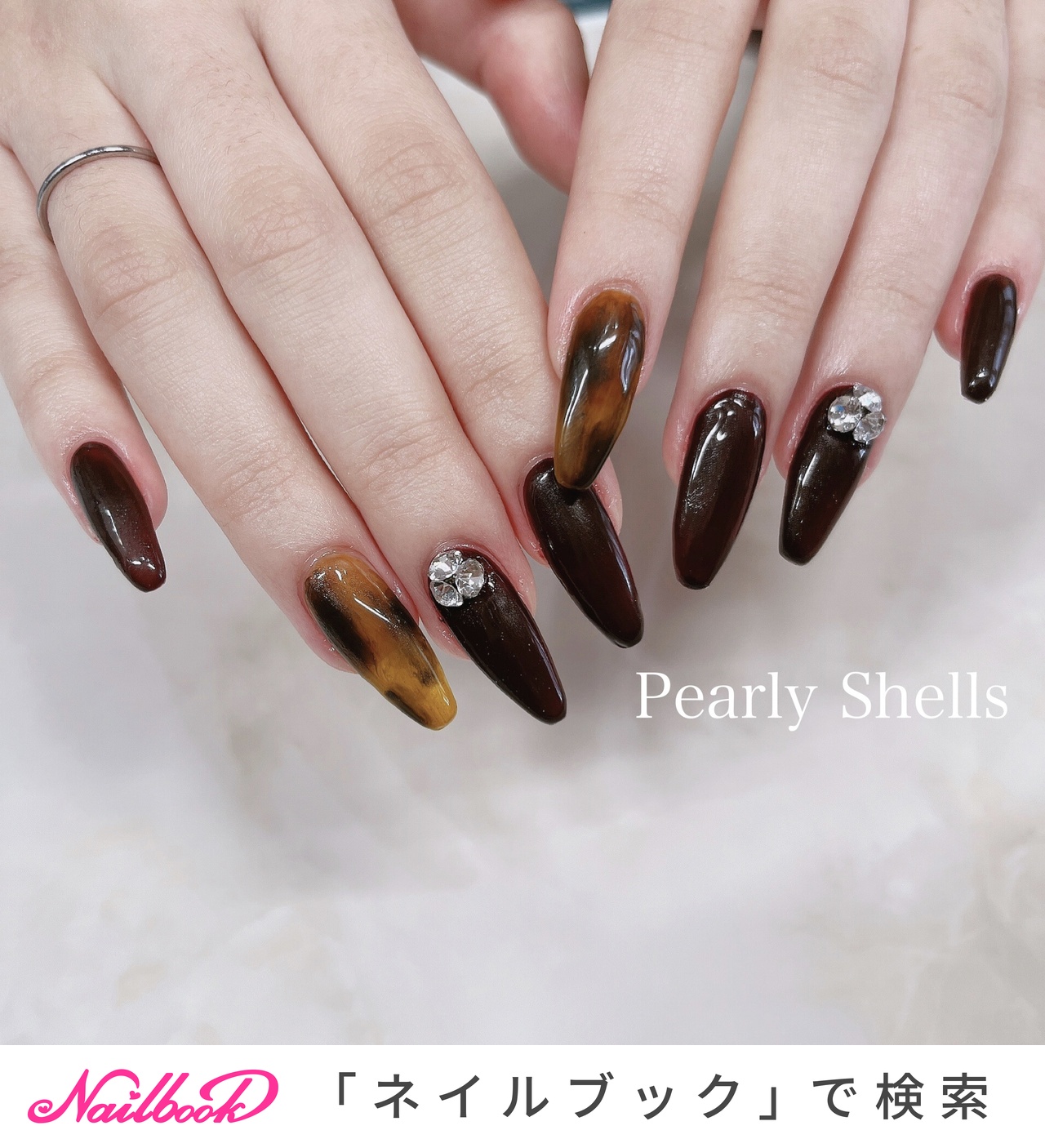 秋/冬/女子会/ハンド/ビジュー - pearly.shell.sのネイルデザイン[No.8421085]｜ネイルブック