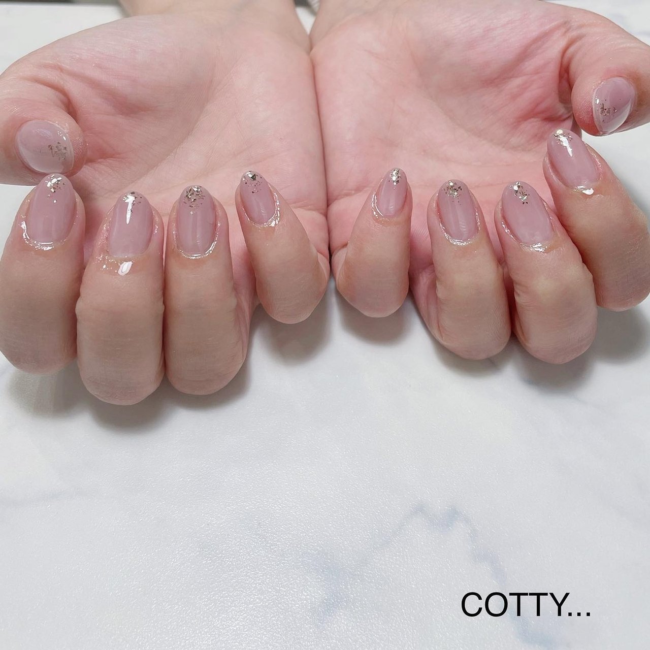 オフィス/ラメ/ニュアンス/キラキラ/ベージュ - YUKOのネイルデザイン  