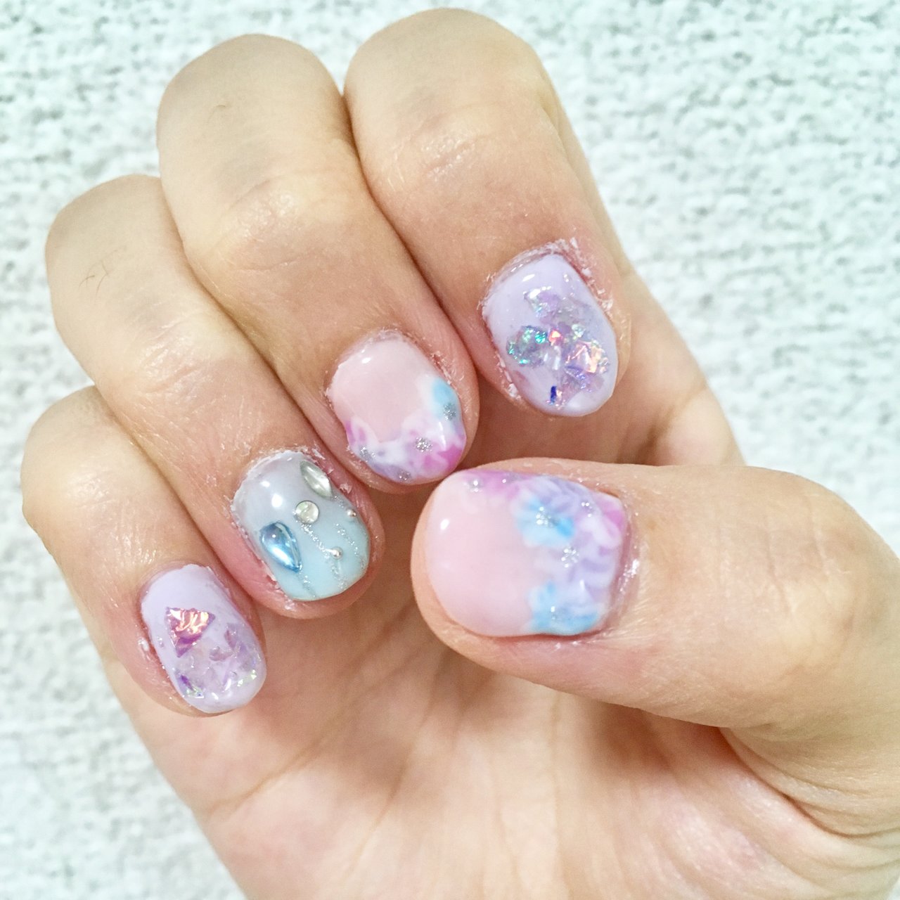 梅雨 ハンド ホログラム ビジュー フラワー Muchosのネイルデザイン No ネイルブック