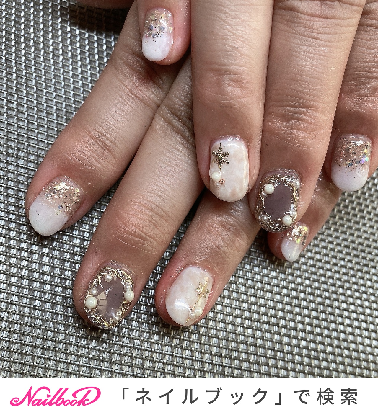 冬/お正月/クリスマス/ハンド/雪の結晶 - Moreのネイルデザイン[No.8488079]｜ネイルブック