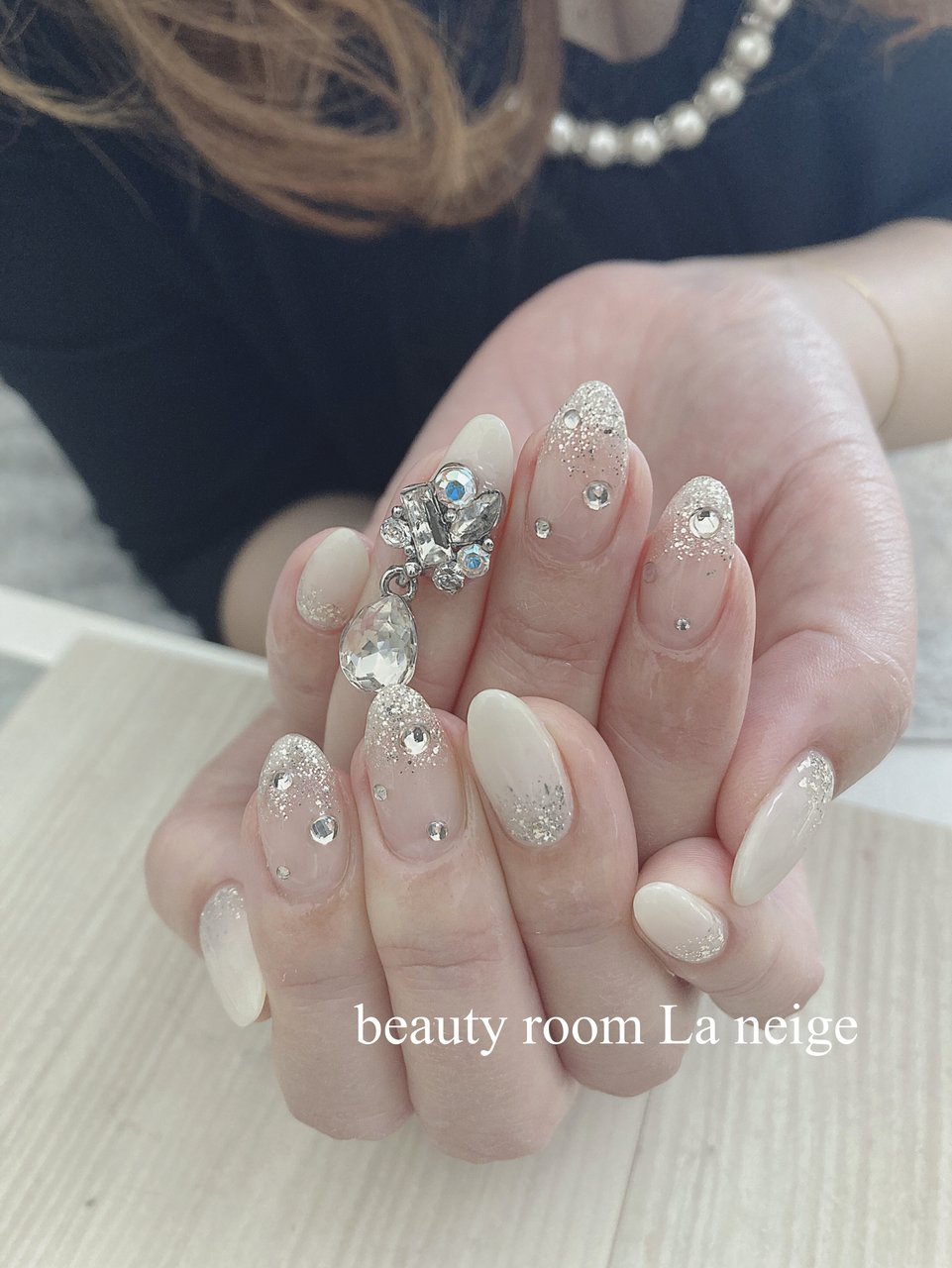 ビジュー/ホワイト/シルバー - beauty room La neigeのネイルデザイン