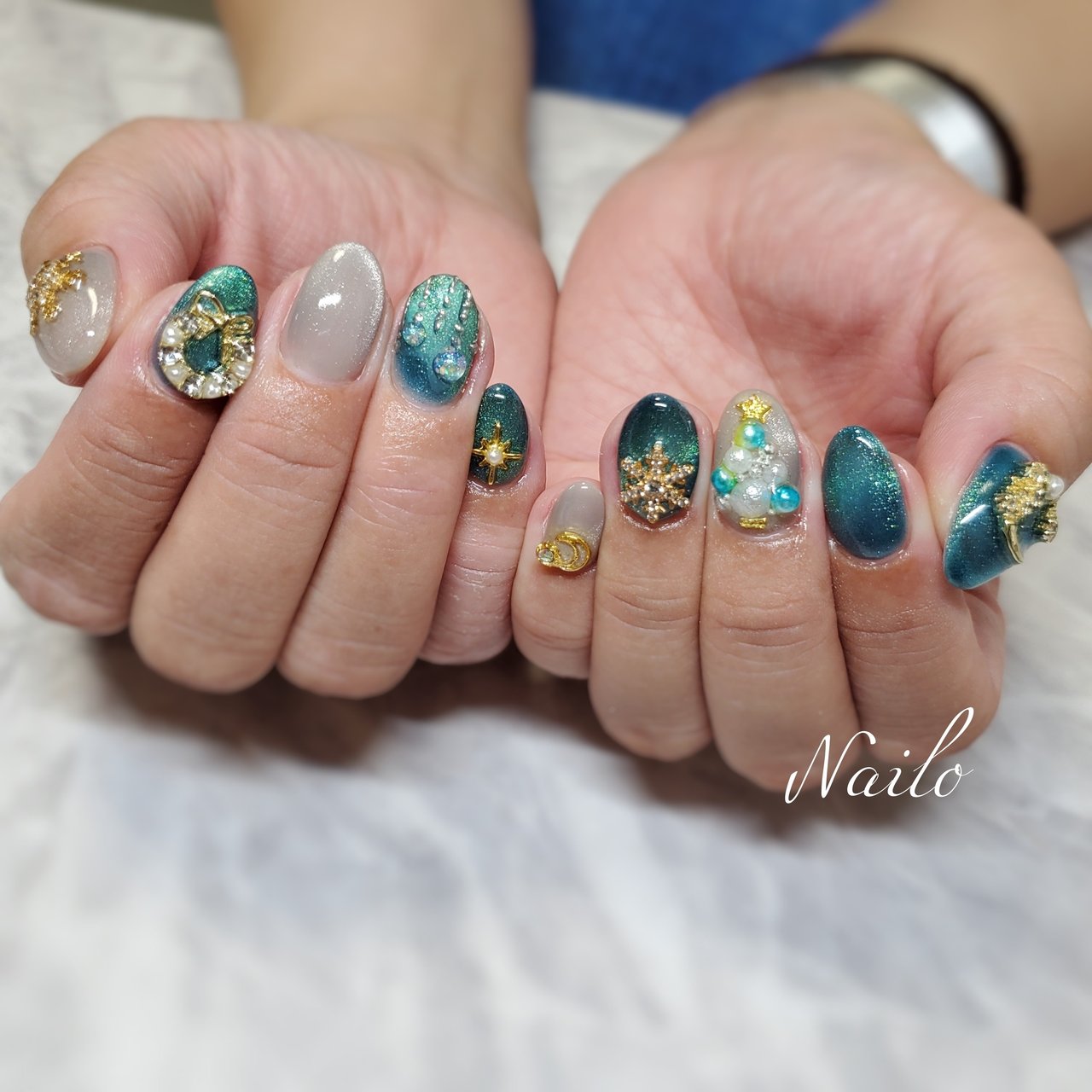 冬/クリスマス/ビジュー/パール/マグネット - nailsalon_nailoのネイル 