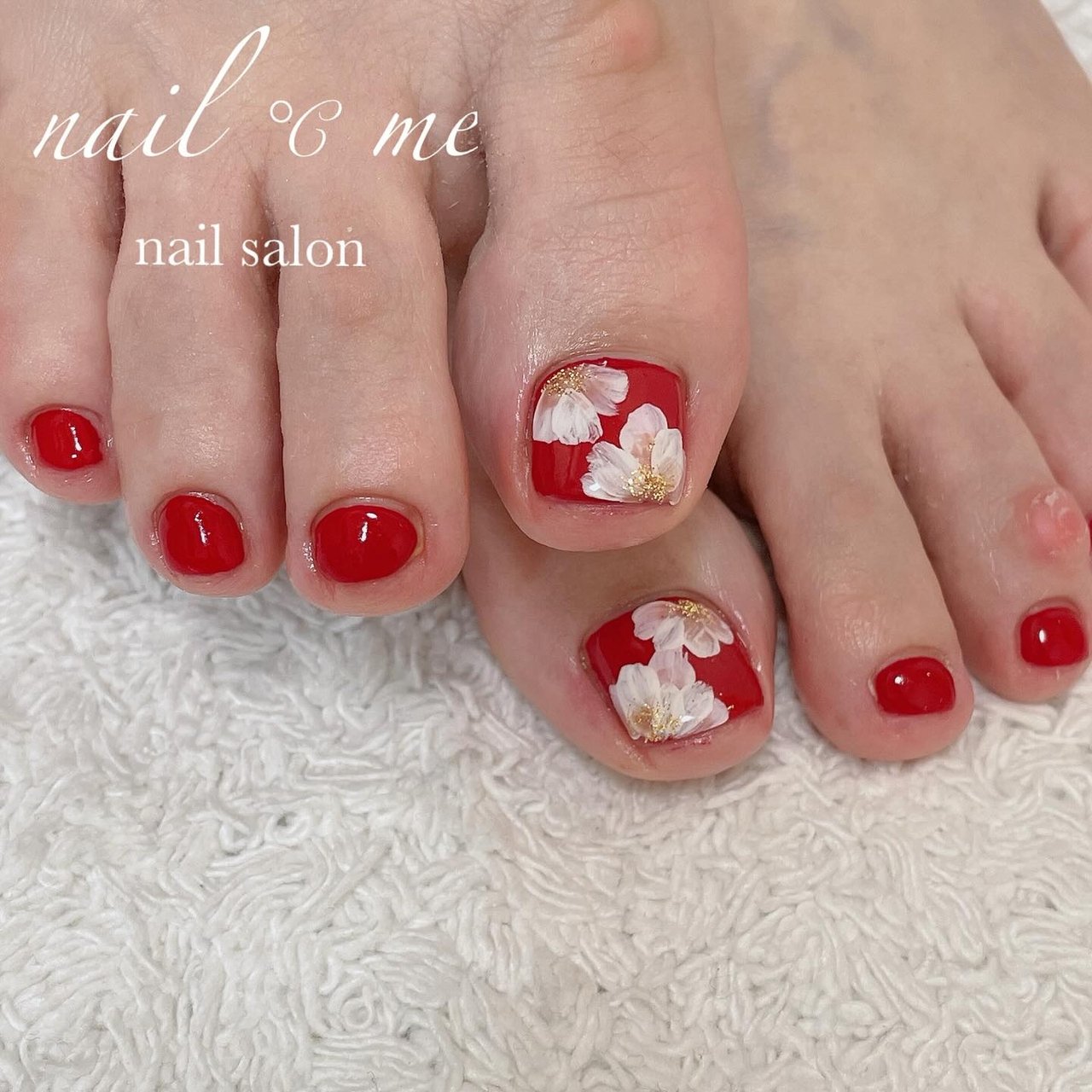 冬/お正月/フット/フラワー/レッド - Nail ℃ me【ネイルドミー 】のネイルデザイン[No.8518779]｜ネイルブック