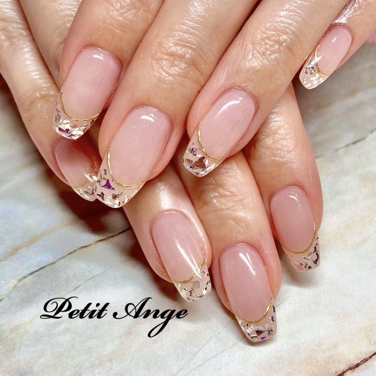 フレンチネイル クリスタル装飾付き