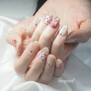 お正月のお呼ばれネイル💐 
シンプルに上品にお正月のテイストをアートしました
年末年始は両家のご実家へ😊🎍
どうぞ素敵な年末年始をお過ごし下さい。

今年も1年間たくさんご来店ありがとうございました✨
また来年もどうぞよろしくお願いいたします💐

#お正月ネイル #お正月ネイルデザイン#年末年始ネイル#和柄ネイル #和柄ネイルデザイン#ネイルデザイン#水引ネイル#水引アート#成人式ネイル #着物ネイル#お呼ばれネイルブライダルネイル#横浜ブライダルネイル#横浜ネイル#megnail#桜木町ネイルサロン #大人女子#大人ネイル 綺麗目ネイル#おしゃれさんと繋がりたい#上品ネイル#大人可愛いネイル#ネイル#ネイルアート#ネイルデザイン#ネイル好き #cute#エレガントネイル 
#おしゃれネイル#nailbook_fan #冬 #お正月 #成人式 #ブライダル #ハンド #グラデーション #フラワー #アンティーク #和柄 #ミディアム #オーバル #ホワイト #ボルドー #ジェルネイル #お客様 #megnail #ネイルブック