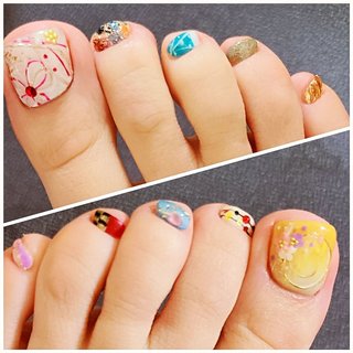  #冬 #お正月 #成人式 #フット #フラワー #ブロック #キラキラ #ミディアム #スクエア #ホワイト #ピンク #ゴールド #ジェルネイル #kokotama_kohaku #ネイルブック