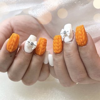 #ニットネイル #マットネイル #ネイル#ネイルデザイン #京王堀之内ネイルサロン #cononails. #冬ネイル #冬 #ハンド #ニット #ミディアム #スクエア #ホワイト #オレンジ #ジェルネイル #お客様 #CONO nails【コノネイルズ】 #ネイルブック