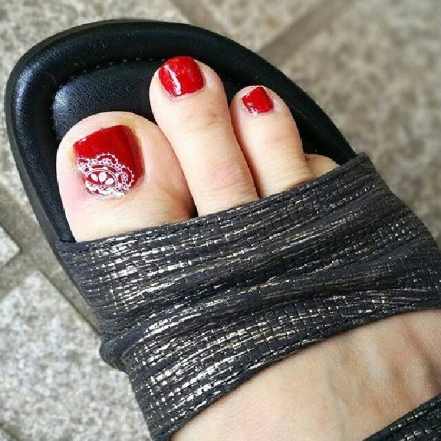 フット レース レッド マニキュア セルフネイル ちゃめのネイルデザイン No ネイルブック