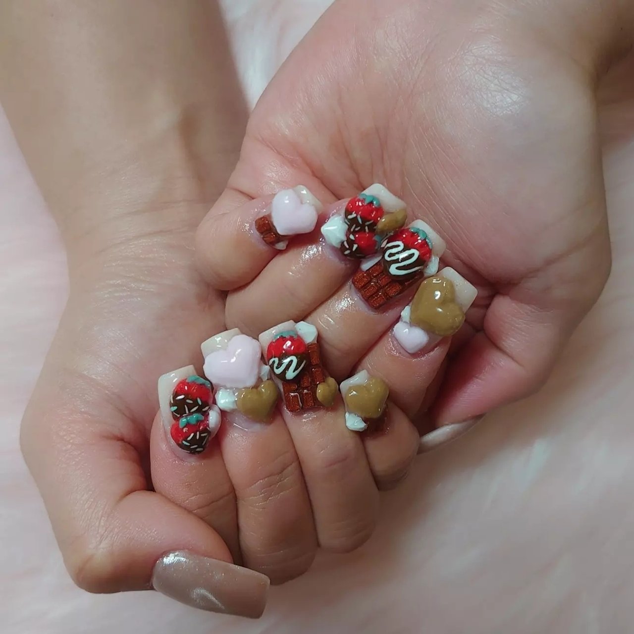 冬/バレンタイン/ハンド/3D/個性派 - Mnailのネイルデザイン[No