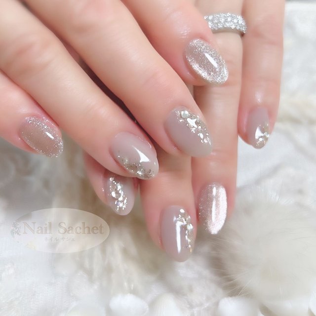 春コーデと合わせやすい♪大人なグレーネイル|2024最新ネイルデザイン