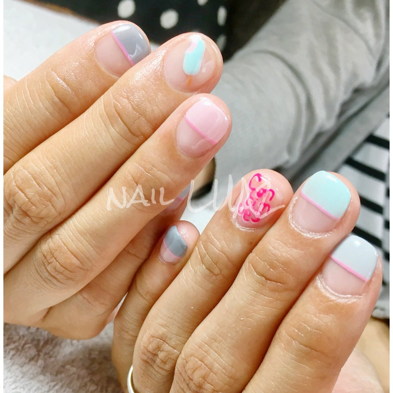 夏 オールシーズン ライブ ハンド フレンチ Lua2nailのネイルデザイン No ネイルブック