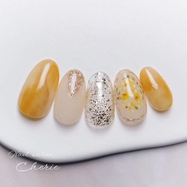指先から幸せをもたらすミモザネイルで毎日をHappyに♡|2024最新ネイル  