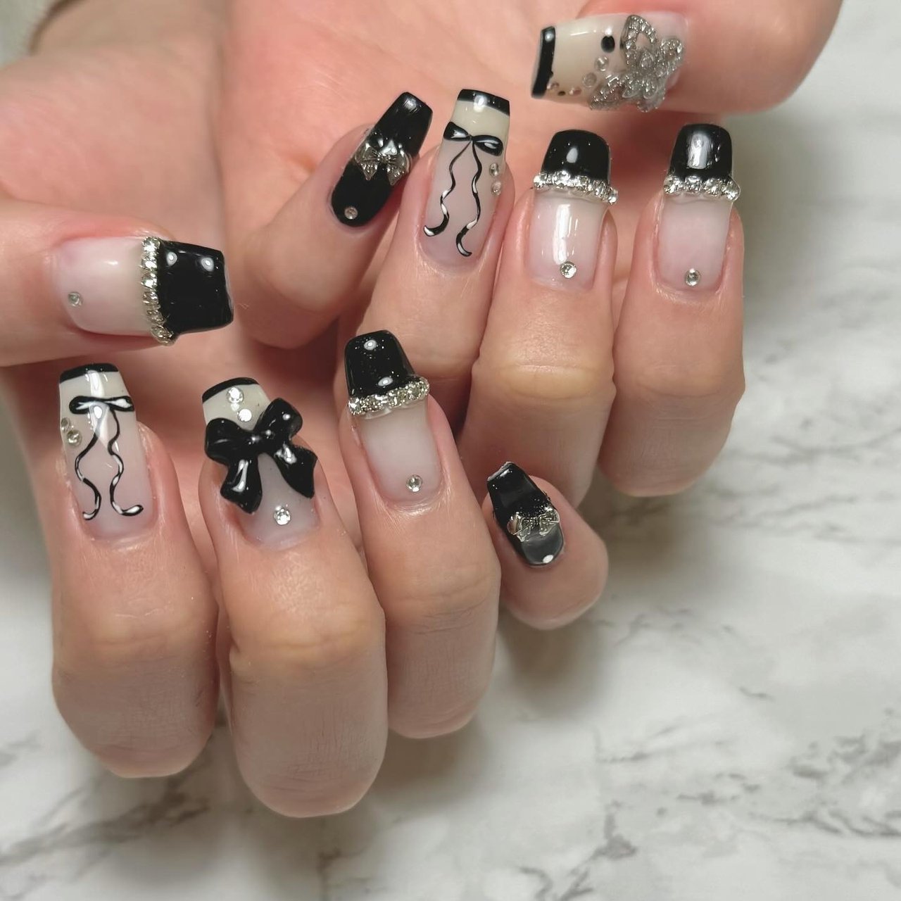 春/冬/フレンチ/ビジュー/リボン - 岩佐樹理のネイルデザイン[No