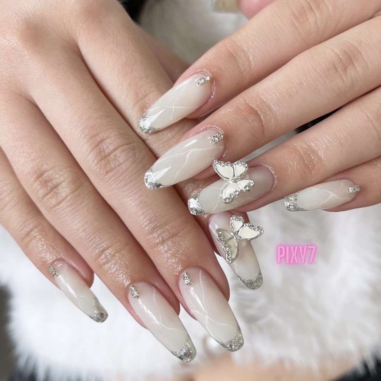 ハンド/フレンチ/ラメ/大理石/大人 - nanakaのネイルデザイン[No