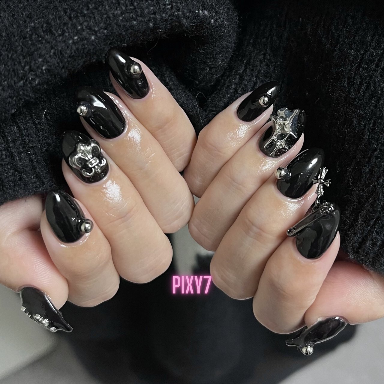 ハンド/ワンカラー/個性派/韓国/ブラック - nanakaのネイルデザイン[No