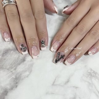 pastel pink × silver🩷🤍 #フレンチネイル #ピンクネイル #韓国風ネイル #クロムハーツネイル #冬 #オールシーズン #パーティー #女子会 #ハンド #フレンチ #韓国 #ショート #スクエア #ピンク #シルバー #パステル #ジェルネイル #お客様 #nailsalon Lilyna #ネイルブック