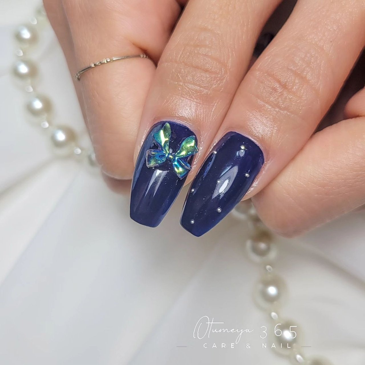 【オーダーページ】ネイルチップ　韓国　ネイビー　リボン　ストーン 冬/リボン/韓国/ネイビー - おつめや ~365~ さるこのネイルデザイン[No