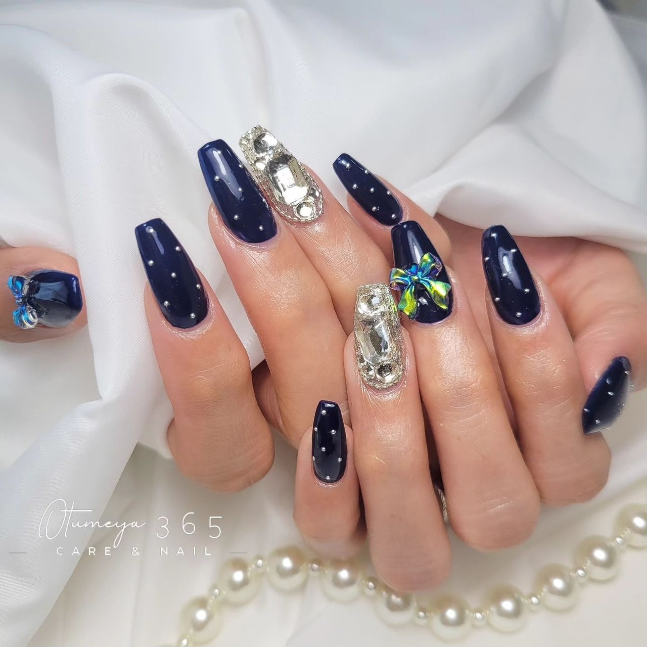 【オーダーページ】ネイルチップ　韓国　ネイビー　リボン　ストーン 冬/リボン/韓国/ネイビー - おつめや ~365~ さるこのネイルデザイン[No