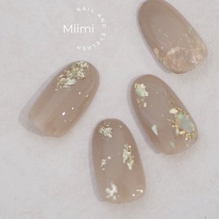 ワンカラーも好きだけど、1本くらいアートしたい気分✨ お仕事で派手にできないけど、ちょこっとアートしたい✨
などのお客様に向けてプチアートサンプルを製作中😊
#ベージュ #ベージュネイル #ちょこっとアート #金箔ネイル #箔ネイル #シェルネイル #ニュアンスネイル #オフィスネイル #逆グラデーション #春ネイル #3月ネイル #4月ネイル #春 #オールシーズン #オフィス #ハンド #シェル #ニュアンス #ちゅるん #シアー #ショート #オーバル #ベージュ #ジェルネイル #ネイルチップ #Miimi ミィミ　nail & eyelash #ネイルブック