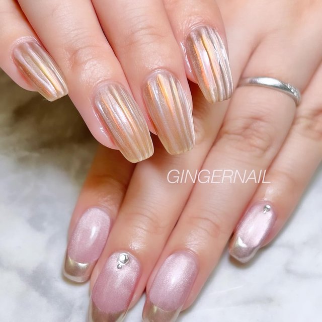 大人の余裕と華やかさを纏える♪ミラーフレンチネイル|2024最新ネイル
