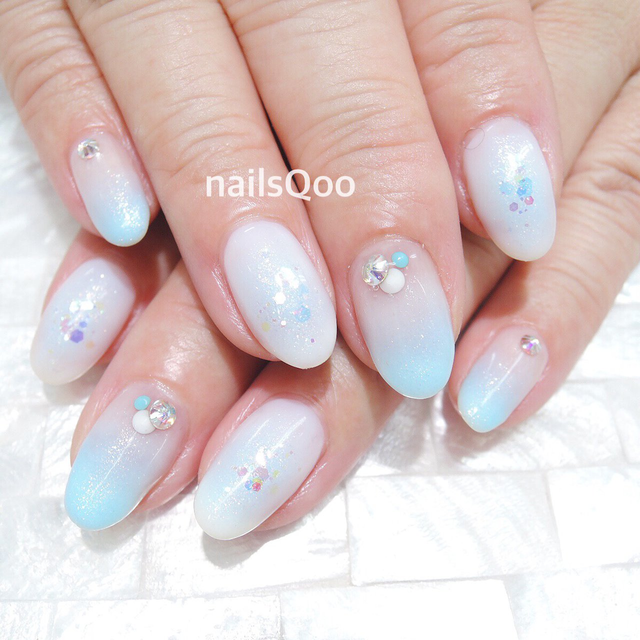 シンプル グラデーション ターコイズ 水色 ブルー Nailsqooのネイルデザイン No ネイルブック