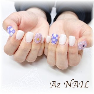 シアーホワイトワンカラー シアーホワイト×パープルの市松模様
パープルラメホロベース×ぷっくりフラワー

#ぷっくりフラワーネイル #フラワーネイル
#ぷっくりフラワー #市松模様ネイル #市松模様
#春ネイル #和柄ネイル #春 #旅行 #デート #女子会 #フラワー #チェック #和柄 #ぷっくり #キラキラ #ミディアム #コフィン #ホワイト #パープル #ジェルネイル #お客様 #Az NAIL ゆき＊ #ネイルブック