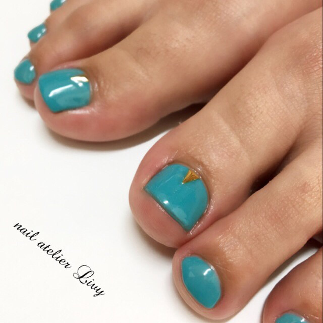 フット ワンカラー グリーン ターコイズ Nailatelierlivyのネイルデザイン No ネイルブック