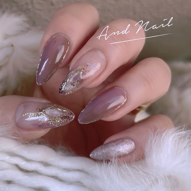 人気ネイルデザインTOP10】夏の大人ニュアンスネイルで上品に爽やかに