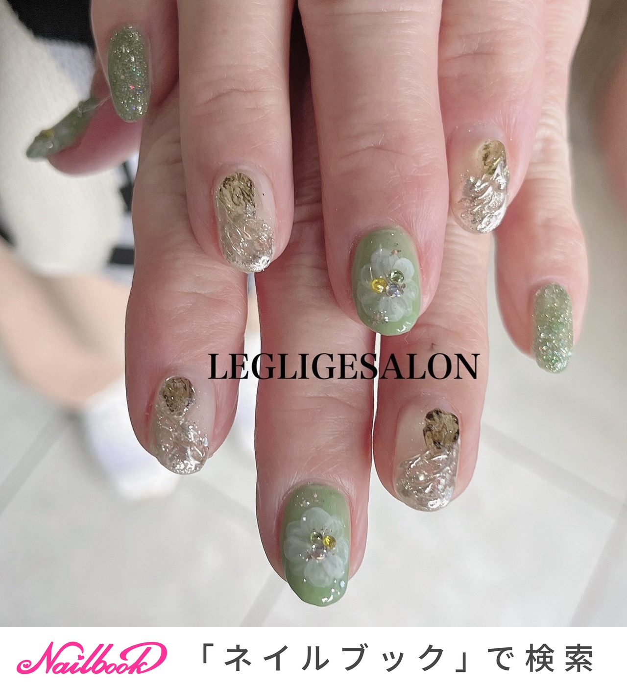 フェントン Sea Mist Green イリデセントホブネイル ハンドベル 透け感のあるグリーンカラーに金箔をバランスよくのせて（J09