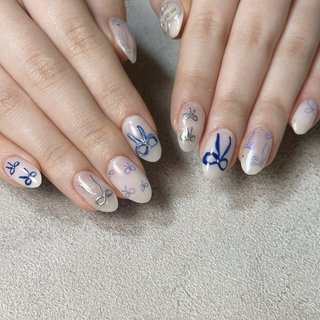 韓国 ぷっくり手書きリボン×ハート ブルーグレー ネイルチップ リボン