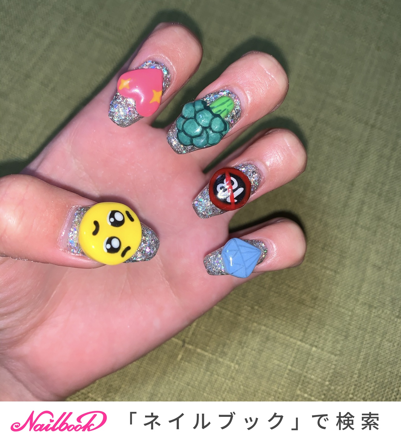 ぴえん顔ネイルパーツ ぴえんのネイルデザイン｜ネイルブック