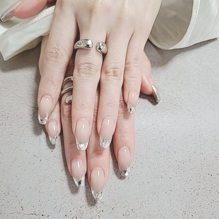  #春 #夏 #オールシーズン #オフィス #ハンド #フレンチ #ホイル #ロング #スクエア #ベージュ #シルバー #ジェルネイル #Izumi Yasuzato #ネイルブック