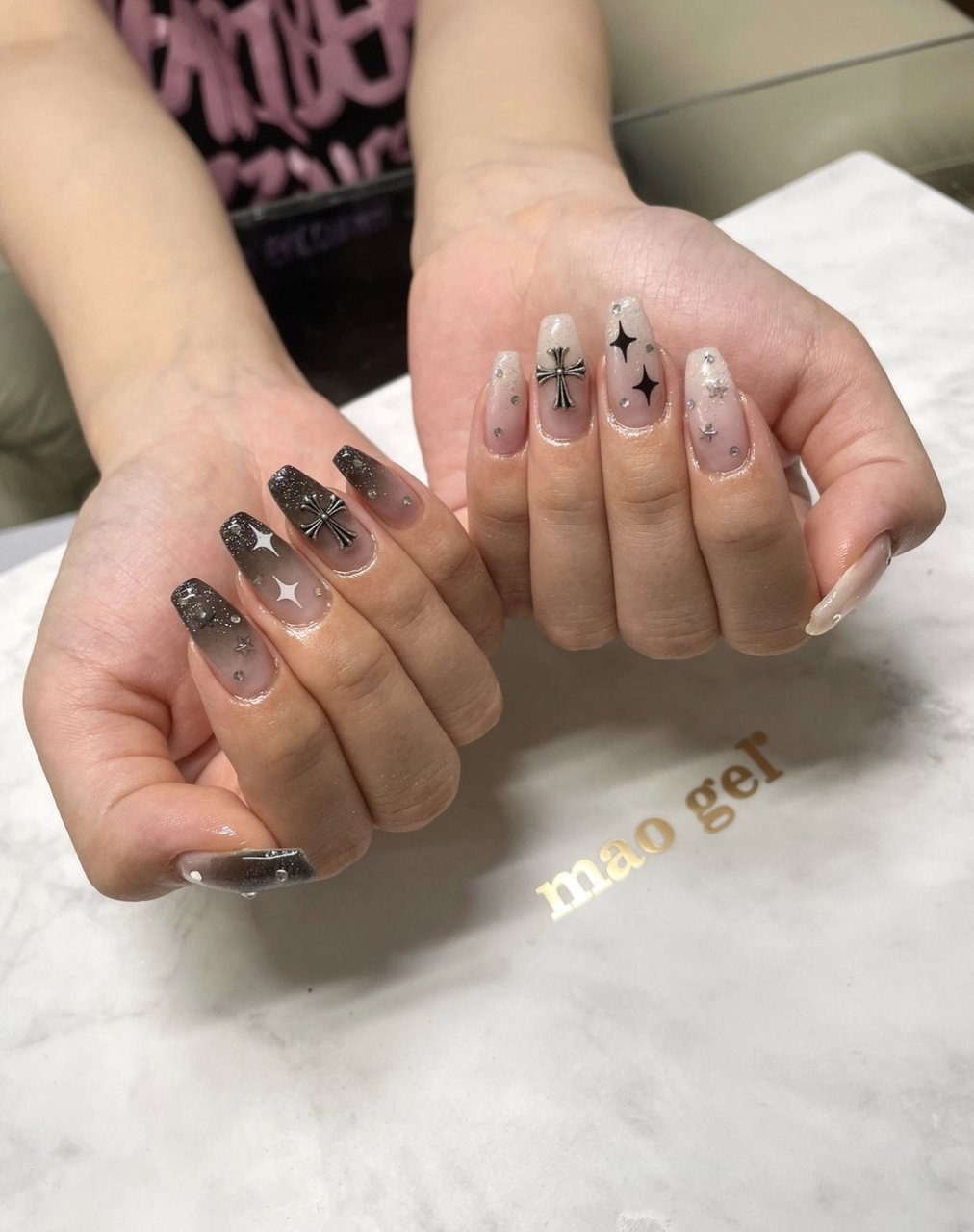 CHANEL 夏ネイル一式 シャネルの限定ネイルカラーで輝きを灯す夏ムードの指先に