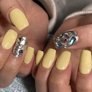 #ワンホンネイル #モコモコネイル #ぷっくり #うめこみネイル #ワンカラー#シンプル#イエローネイル #メタリックシルバー #スクエア #ワンカラー #ぷっくり #キラキラ #ミディアム #スクエア #イエロー #シルバー #ネイルサロンBerry #ネイルブック