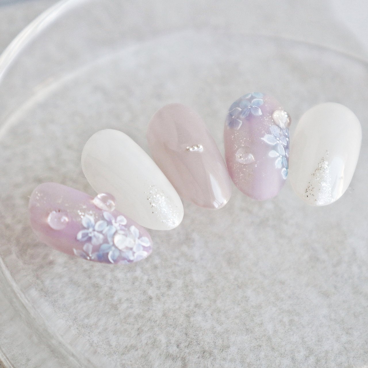 梅雨/ハンド/フラワー/水滴/キラキラ - shushu nailのネイルデザイン