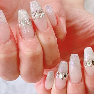 ヌーディーカラーにマググラデーションで大人上品ネイル💅 #夏 #オールシーズン #旅行 #梅雨 #ハンド #グラデーション #ビジュー #マグネット #ロング #スクエアオフ #ベージュ #シルバー #スカルプチュア #お客様 #nail salon shell #ネイルブック