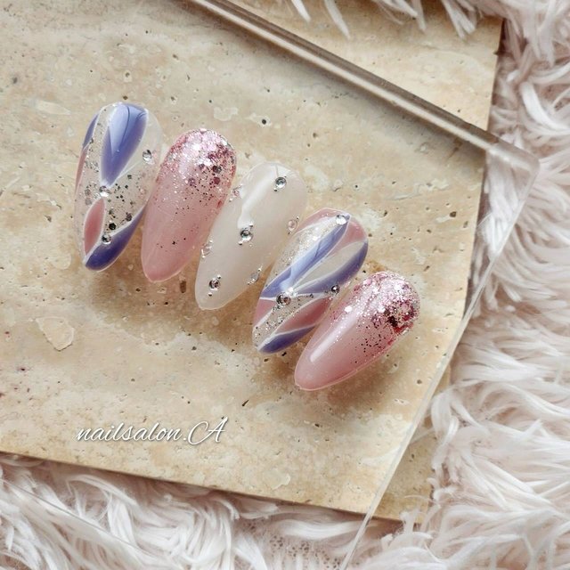 指が長く見えるひとクセデザイン♪変形ストライプネイル|2024人気