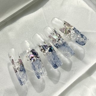 アクリルロングならではのデザイン𓂃𓈒𓏸︎︎︎︎👑 ステンドグラス✨️
クリア感がこれからの季節におすすめ♩
インクでニュアンスアート🎨

#ロングネイル #スーパーロング #スカルプチュア #ステンドグラス #クリアネイル #シェルネイル #夏ネイル #夏 #リゾート #ハンド #シェル #ステンドグラス #スーパーロング #スクエア #クリア #ブルー #パープル #スカルプチュア #nail_alo #ネイルブック