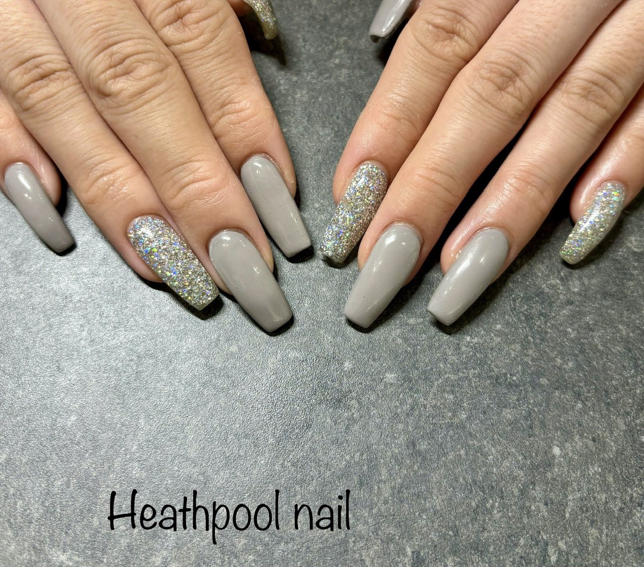 ハンド/ラメ/ワンカラー/グレー/シルバー - heathpoolnailのネイル