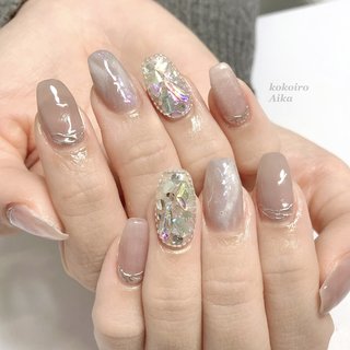 #ニュアンスネイル #ストーン敷き詰め
#敷き詰めネイル 
#キラキラネイル #夏 #梅雨 #ハンド #ビジュー #ニュアンス #ミラー #キラキラ #ホワイト #グレージュ #シルバー #kokoiro♡Aika #ネイルブック