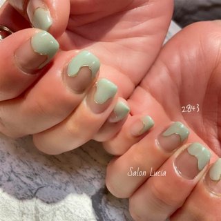 お客様ネイル💅 
変形フレンチで遊び心を🎡

#定額デザインネイル#変形フレンチネイル#フレンチネイル#ニュアンスネイル

ｰｰｰｰｰｰｰｰｰｰｰｰｰ
【トップネイリスト戸塚】
～料金～

定額デザインコース　￥5980
**1.5h**
ｰｰｰｰｰｰｰｰｰｰｰｰｰｰ
☎︎0427037222
プロフィールから簡単予約💕

#salonlucia#lucia#nail#サロンルチア#ネイル#ジェルネイル#メンズネイル#橋本ネイル#ネイルデザイン#橋本ネイルサロン#橋本駅#ハンドネイル#フットネイル#角質ケア#相模原ネイルサロン#パラジェル#春ネイル#感染予防対策ネイルサロン#個室サロン#手話が出来るネイリスト#手話が出来るネイルサロン#手話#nailbook_fan #春 #オールシーズン #オフィス #デート #ハンド #フレンチ #変形フレンチ #ニュアンス #アイシング #ショート #スクエア #クリア #グリーン #ゴールド #ジェルネイル #お客様 #ルチア #ネイルブック