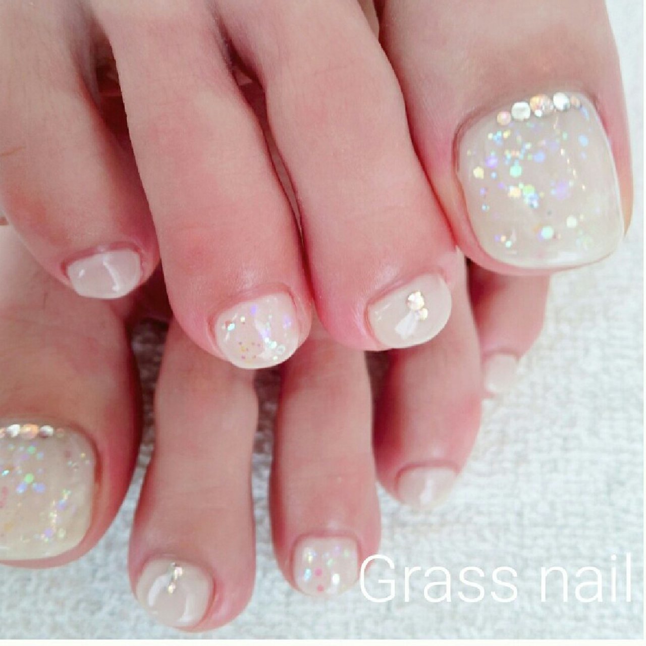 オールシーズン 女子会 フット ホログラム ホワイト Grass Nailのネイルデザイン No ネイルブック