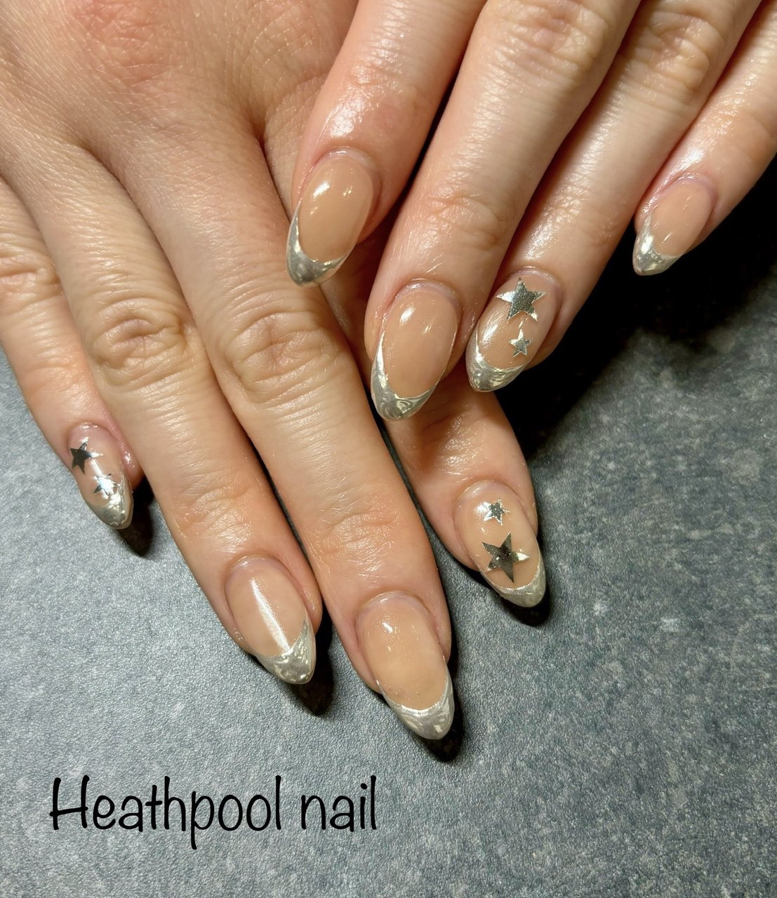ハンド/フレンチ/星/ミラー/ベージュ - heathpoolnailのネイルデザイン