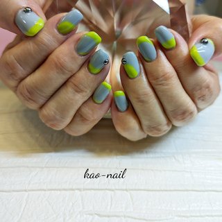 ★Instagram→kao_nail_ 
　#個性派ネイル　#モードネイル　#スクエアネイル　#スタッズネイル　#お洒落なネイルデザイン #春 #夏 #オールシーズン #オフィス #ハンド #ニュアンス #レトロ #ぷっくり #個性派 #ショート #スクエア #イエロー #グリーン #グレー #ジェルネイル #お客様 #kao-nail #ネイルブック