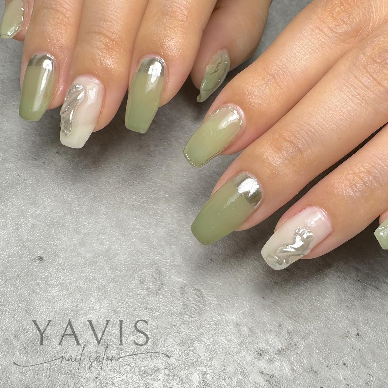 ニュアンス/ミラー/グリーン - YAVIS nailのネイルデザイン[No.8837773