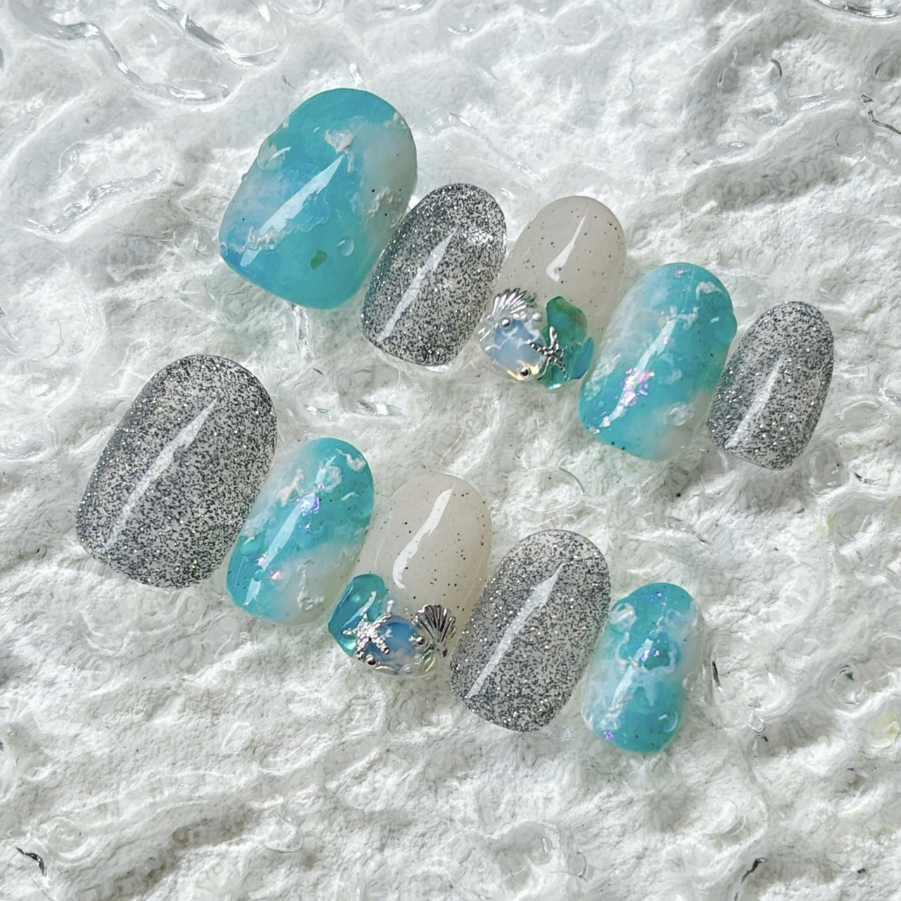 No.334 ネイルチップ 青 ニュアンス キラキラ うるうる シェル 夏 海