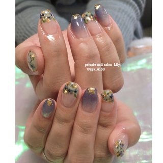 sofirahアンバサダーのAYAKAです。 
梅雨ネイル♥︎
紫陽花風

♥︎ユニコーンルージュマグネット
#MG05
をシアーブルーのうえから重ねています。



最近暑くなってきたこともありクリア感が、涼しげでかなり人気のMG05



フラッシュをたいたときのキラキラも印象が、変わって素敵です。

ユニコーンマグネットはどれも可愛いすぎて💕





Unicorn rouge magnet 5色

(雑貨)3g
(硬化時間)sofirahハイブリッドライト15秒

使用前に撹拌してからご使用ください。


♥︎ユニコーンにフラッシュグリッターも配合したリッチなし上がりのグロスルージュカラー
溶け込みトーンのグロッシーなうるうる感とまばゆい輝きが、心ときめくシリーズ♥︎


MG01.MG02はクリア感あるルージュカラー
MG03.MG04は馴染みのある優しいルージュカラー
MG05はクリア(お手持ちのカラーの上やそのまま使用もできます。)




#ユニコーンルージュマグ
#Unicorn rouge magnet

#Sofirah #ソフィラ #ソフィラジェル #Sofirahアンバサダー #Sofirahアンバサダー2024 #PR#private nail salon Lily
#梅雨ネイル #梅雨 #ハンド #マグネット #ユニコーン #ミディアム #スクエア #クリア #ブルー #ジェルネイル #お客様 #aya_4158 #ネイルブック